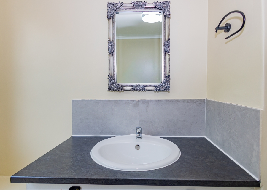 5 Bedroom Property for Sale in De Bron Western Cape